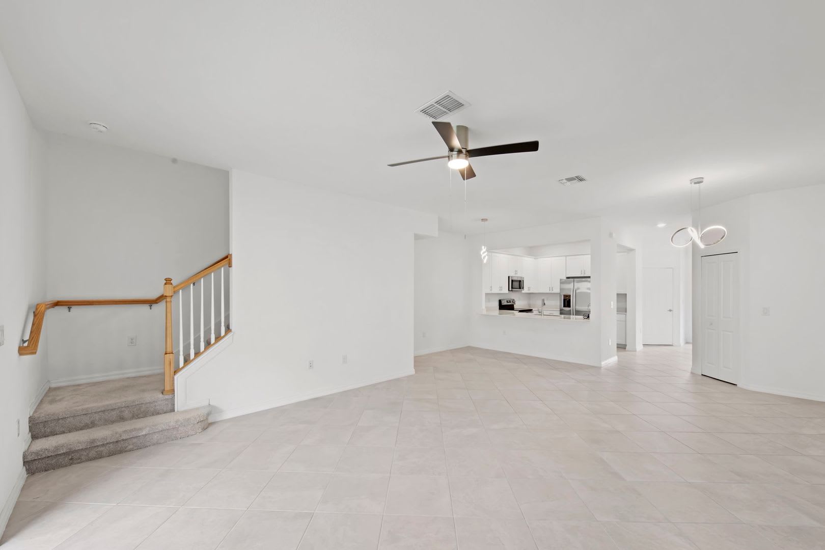 2827 BLOSSOM WAY- 3 BEDROOM TOWNHOUSE IN ORANGE BLOSSOM – photo 3