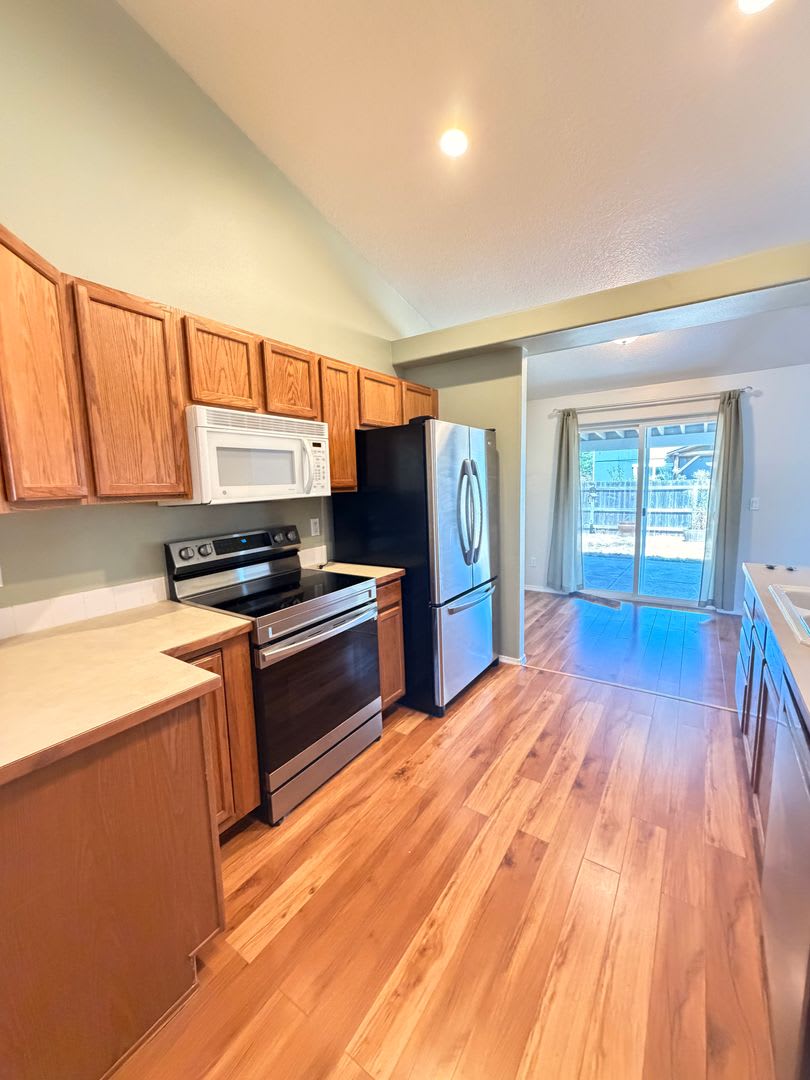 3-Bedroom 2-Bathrrom home in Creswell – photo 4