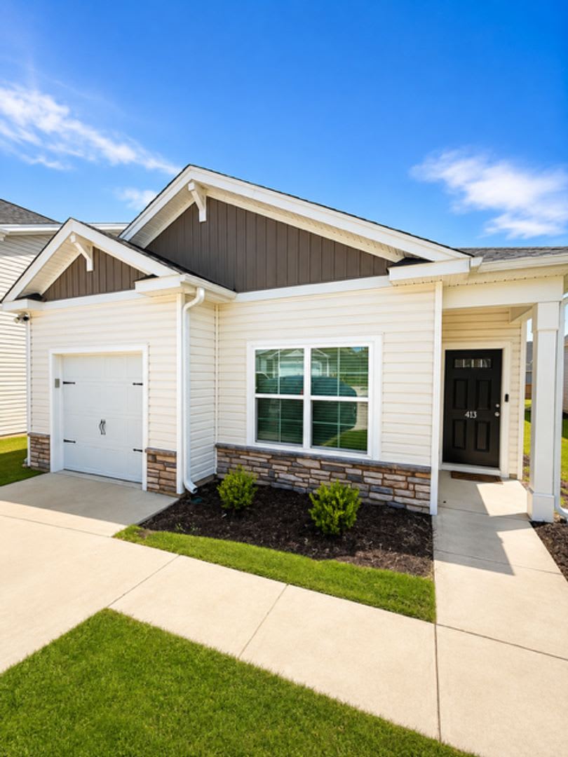 Charming 3 Bedroom 2 Bath Home In Hopkins With Modern Amenities Community Perks Minutes To Fort Jackson Shaw Air Force Base Internet Included – photo 2