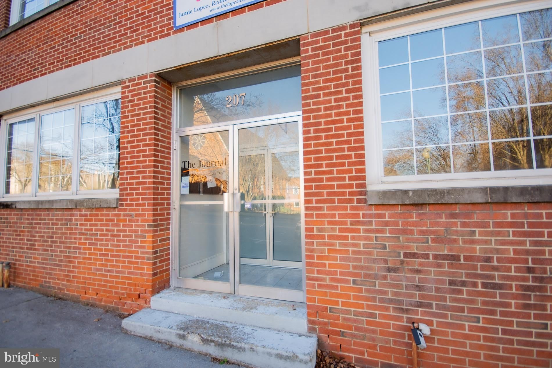 207 W KING Street – photo 5
