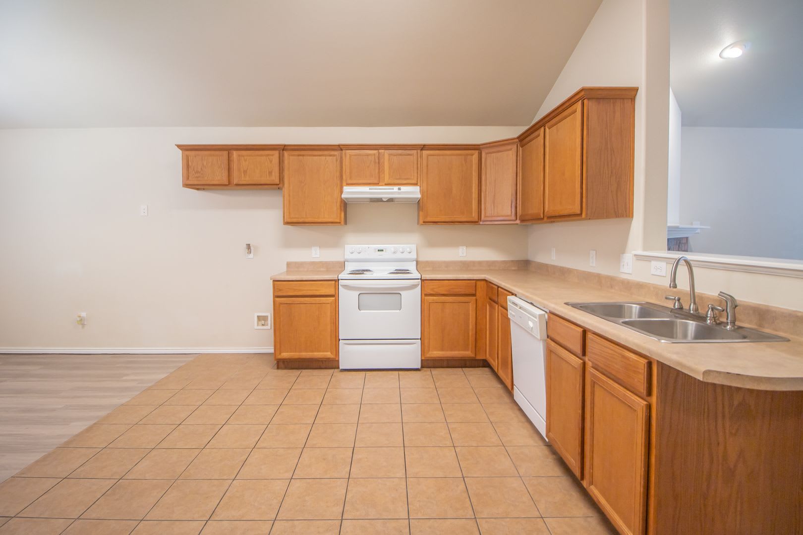 Great 3 bedroom 2 bathroom home in Frenship ISD! – photo 5