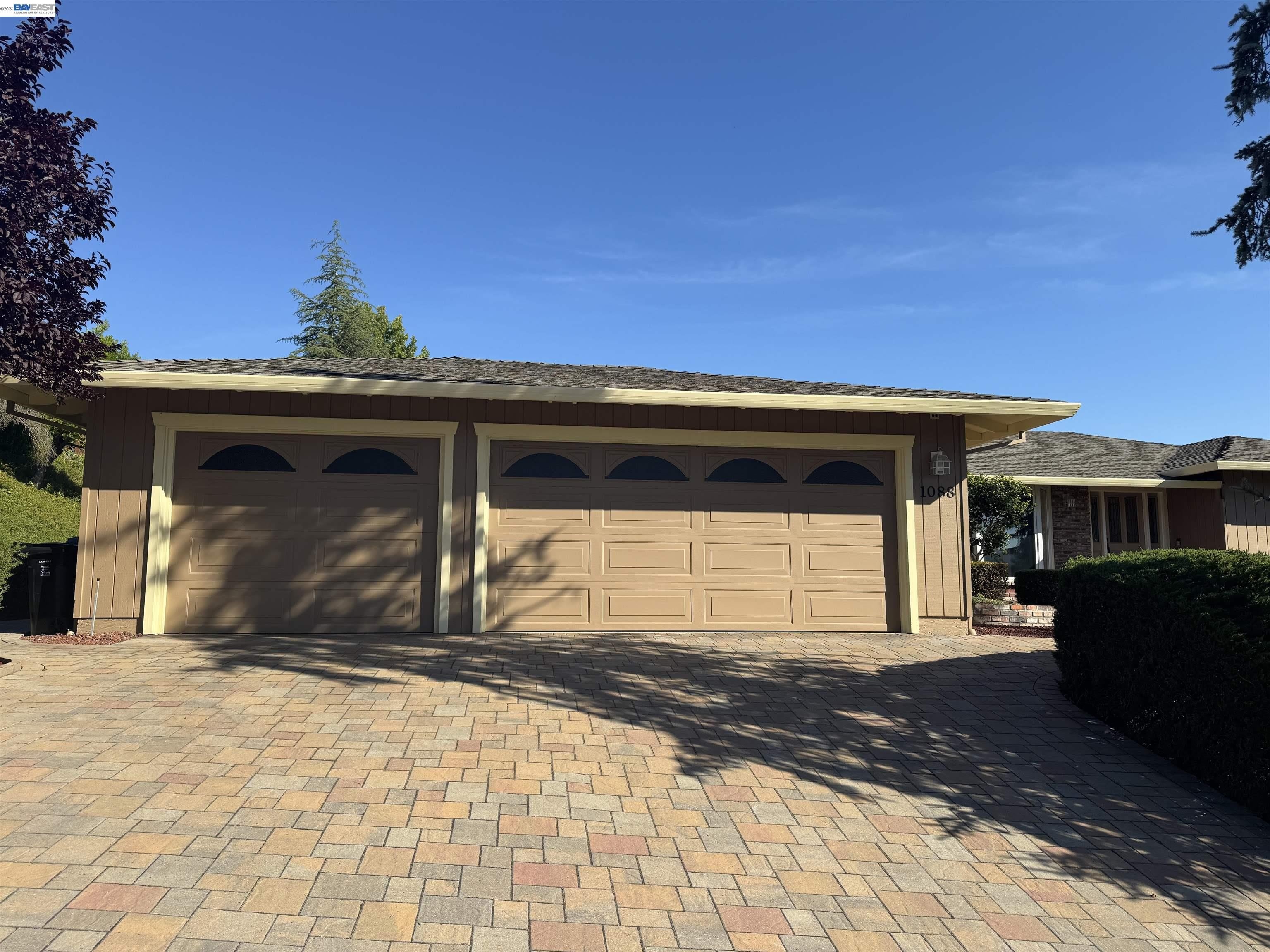 1088 Country Club Dr – photo 2