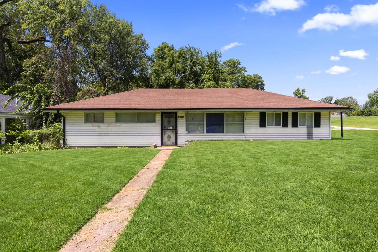 9835 Winkler Dr – photo 2