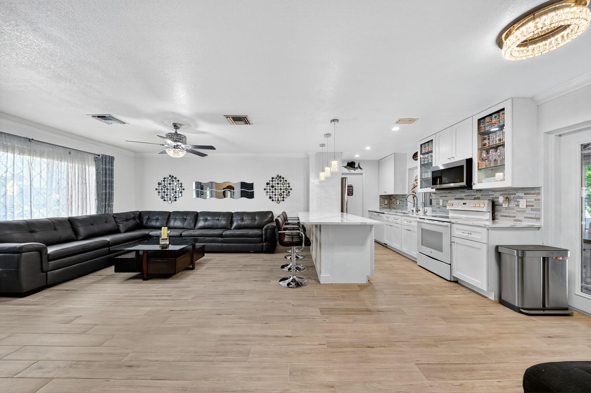 407 Highwood Circle – photo 3