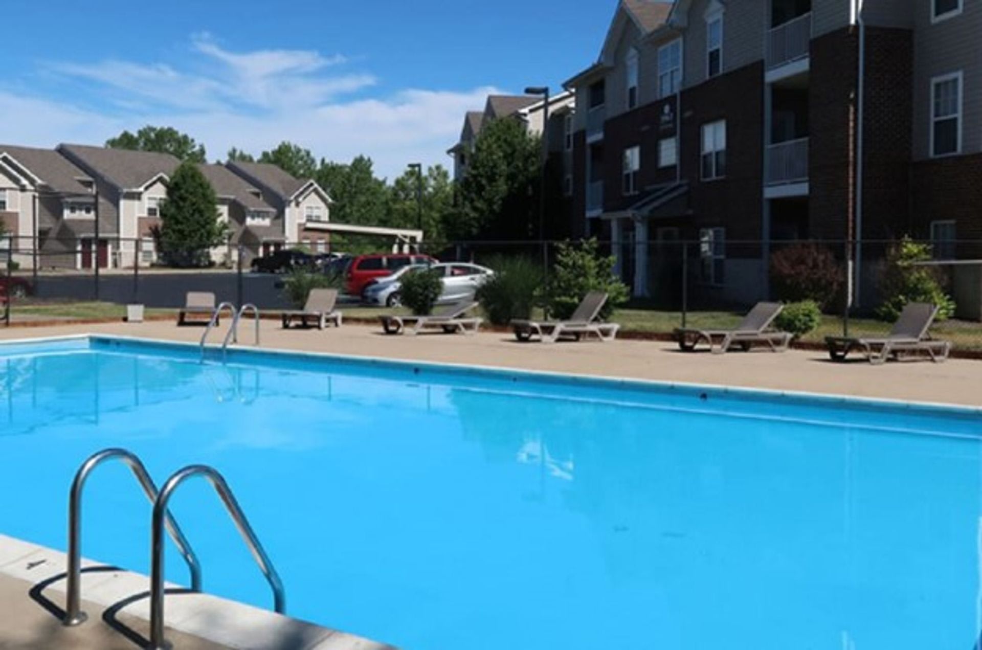 Willow Creek Apartments – photo 1