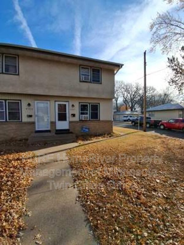 4703 5th St NE – photo 3