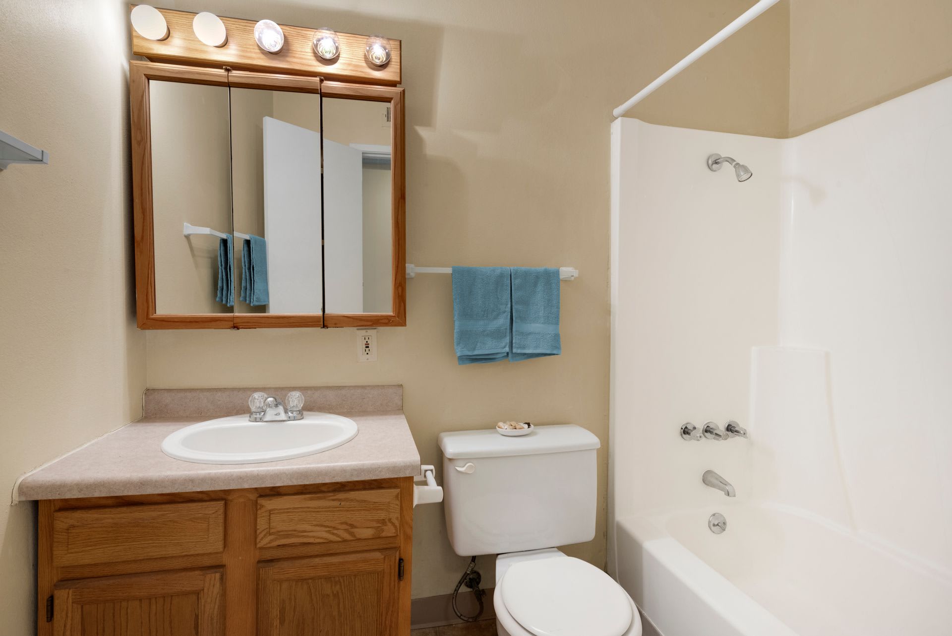 2401 Knapp St – photo 5