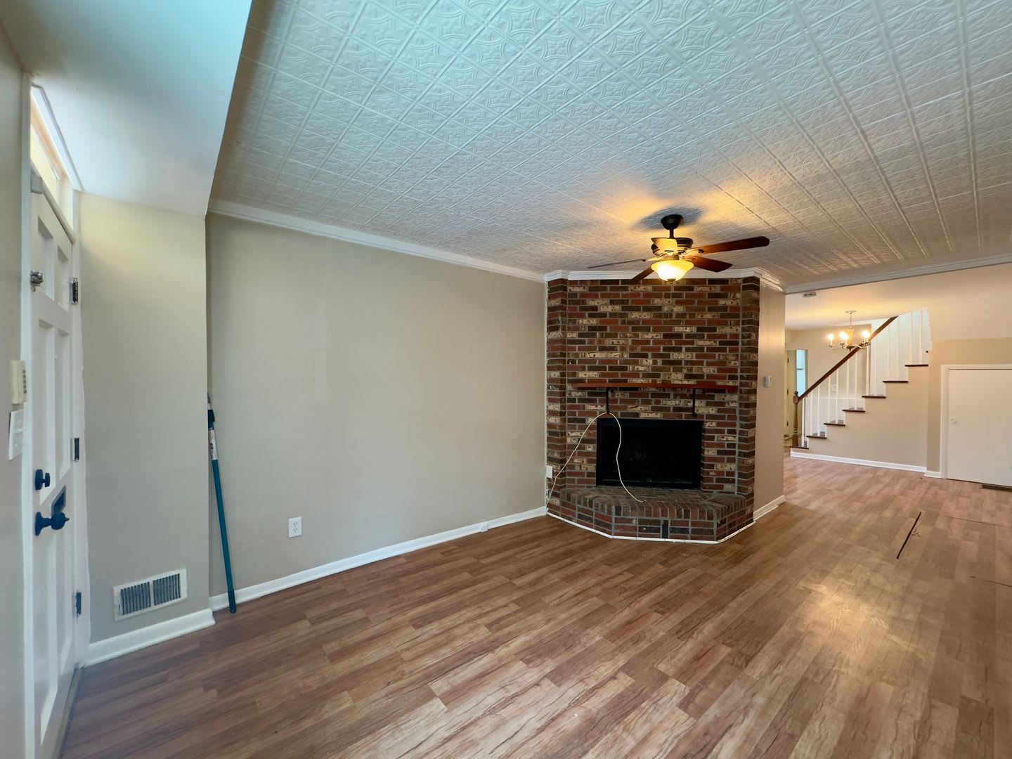 Charming 2 Bedroom 1 Bathroom Townhome In Baltimore Md – photo 3