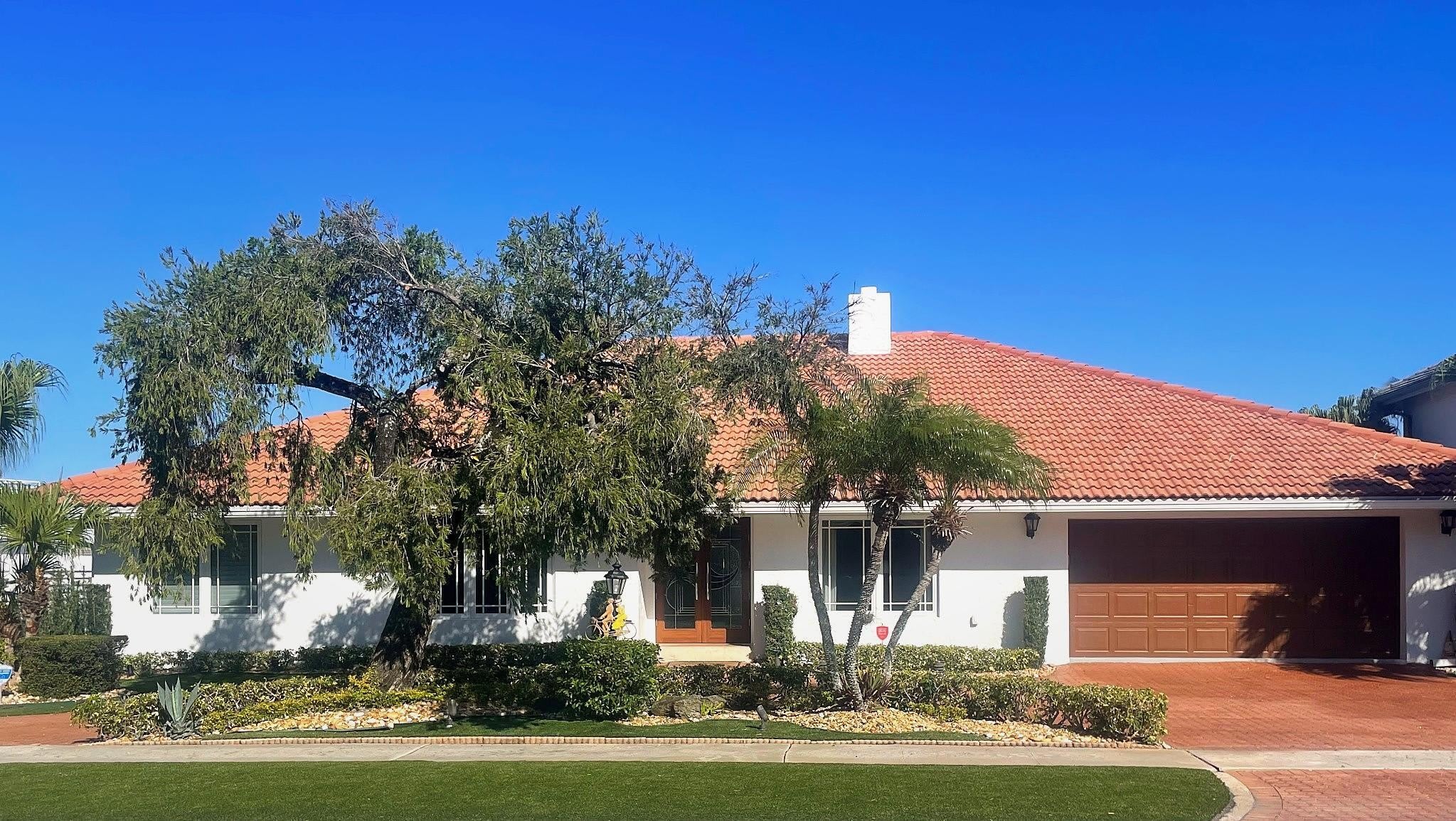 885 NE Mulberry Drive – photo 1