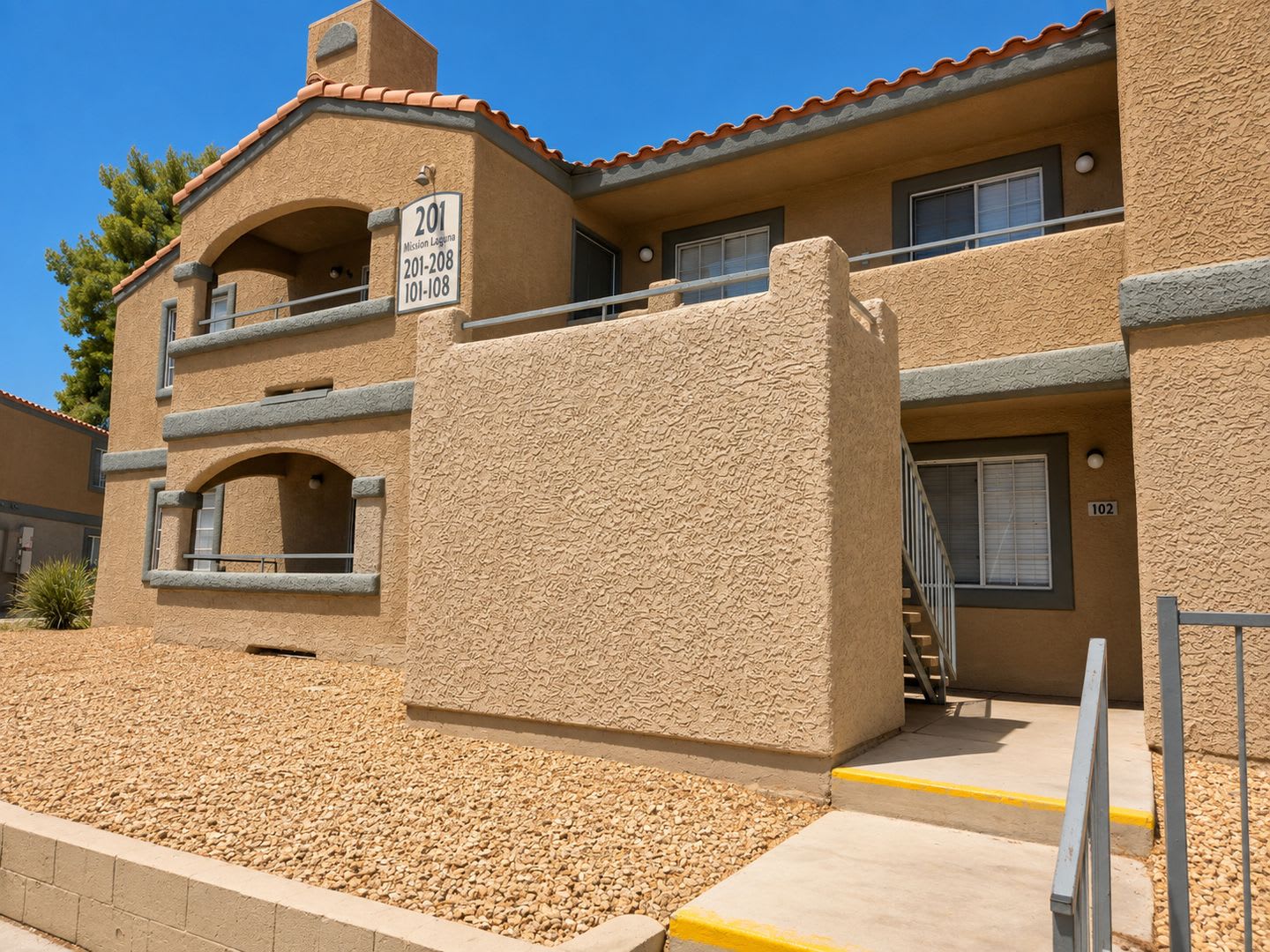 Truly Amazing 2nd floor unit. – photo 1