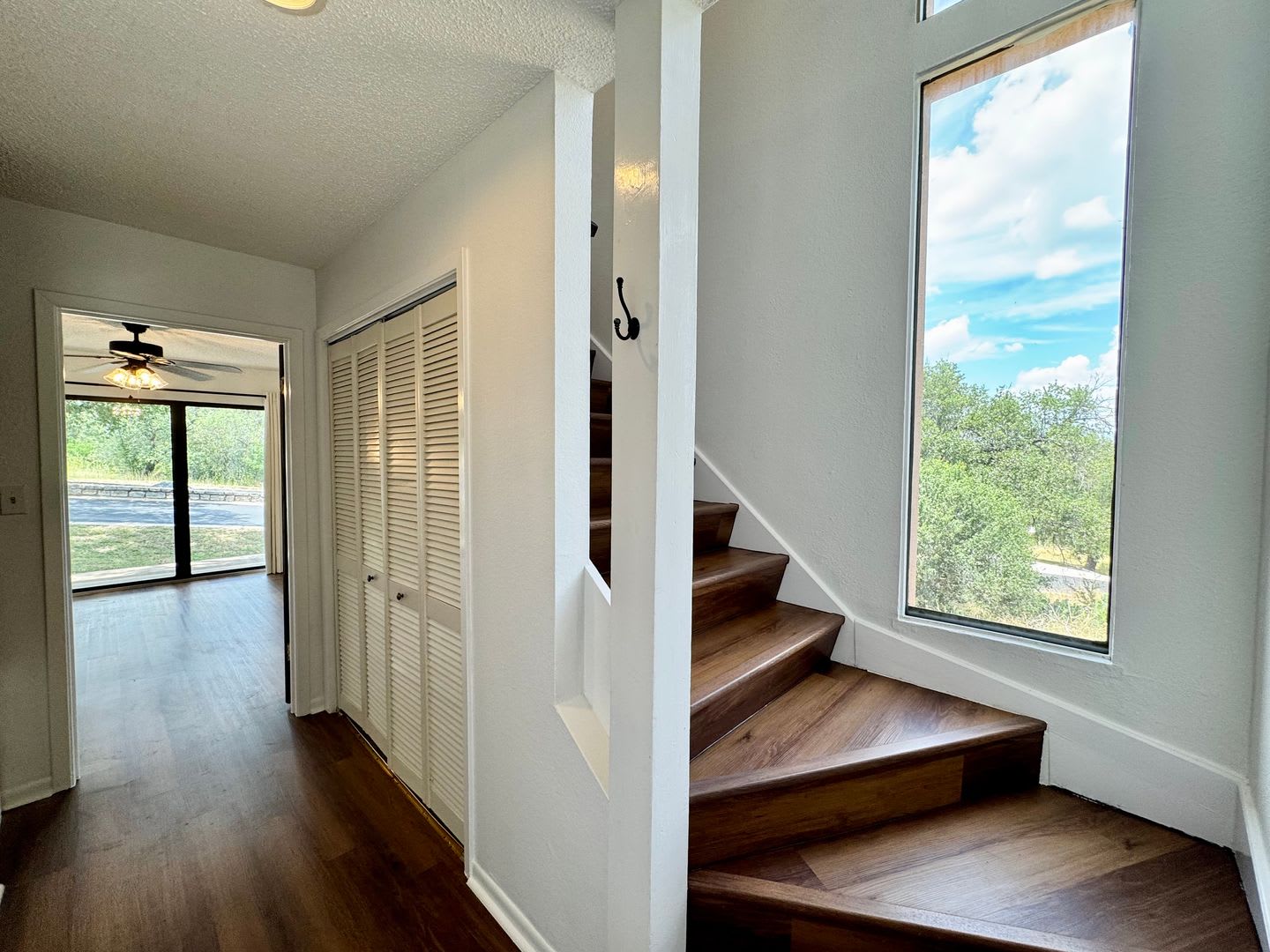 Move In Ready Townhome With Thoughtful Multi Level Design And New Flooring – photo 2
