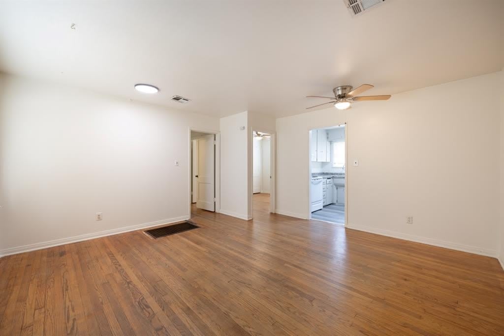 548 E Grumman Drive – photo 4