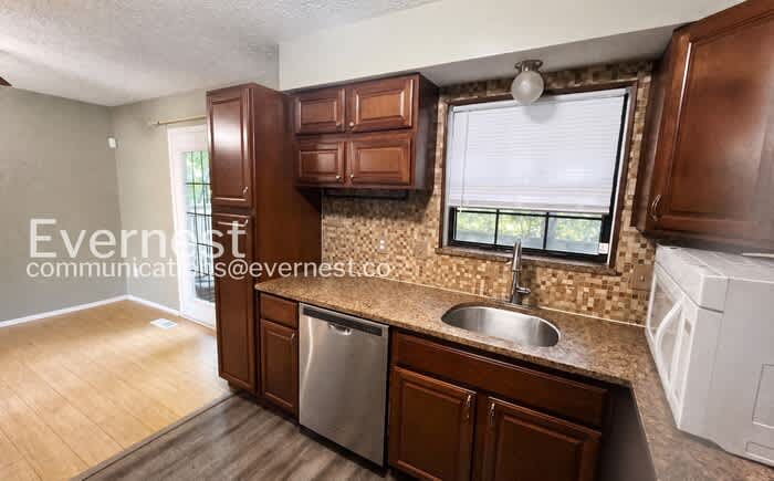 1372 Eastwick Way – photo 3