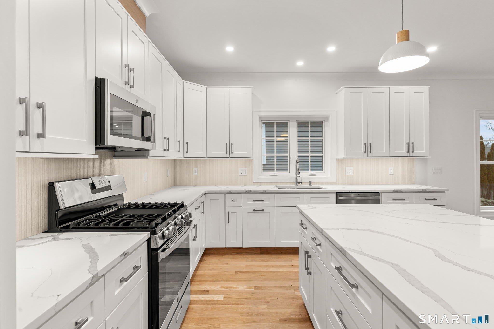 108 New England Avenue – photo 2