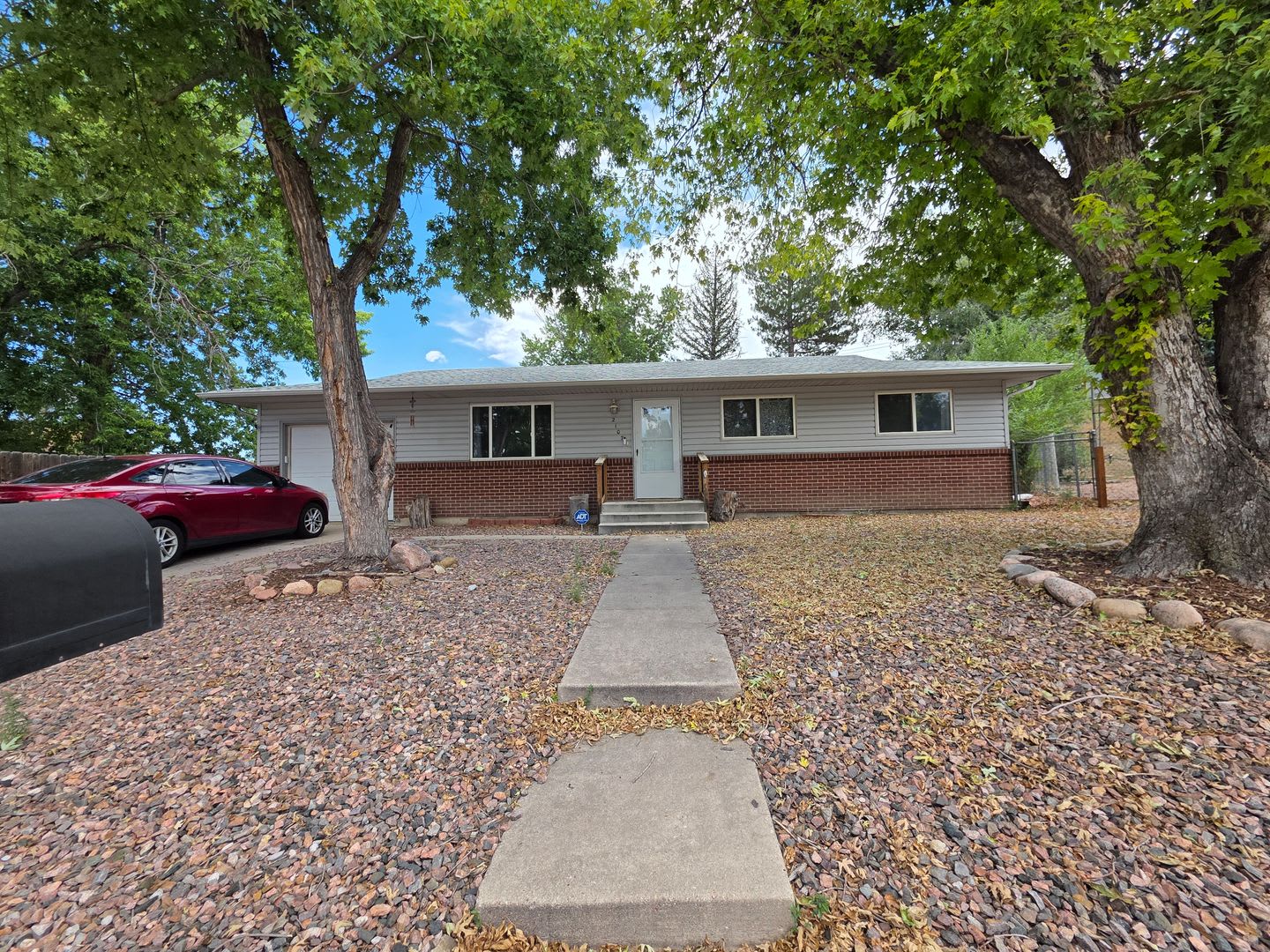 5 Bed 2 bath Home near Fort Carson – photo 2