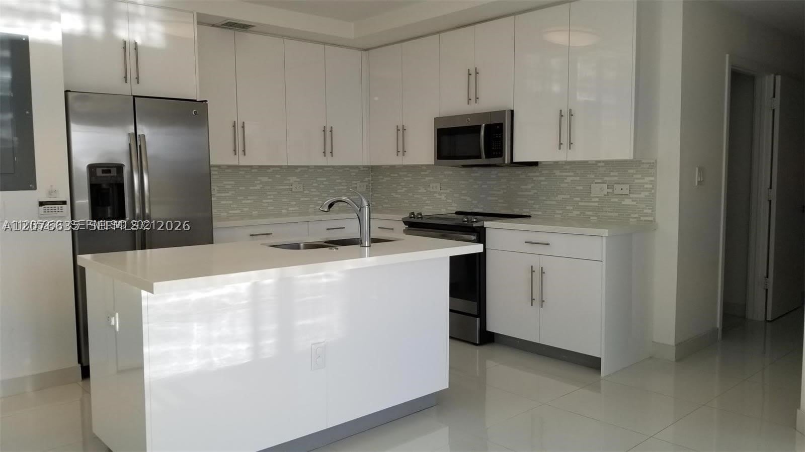 2651 NE 212th Ter – photo 2