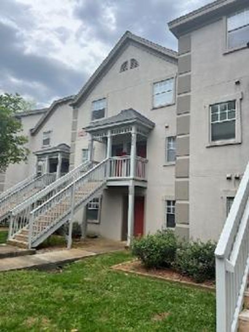 2 bed 2 bath garden unit at Avery Close! – photo 2