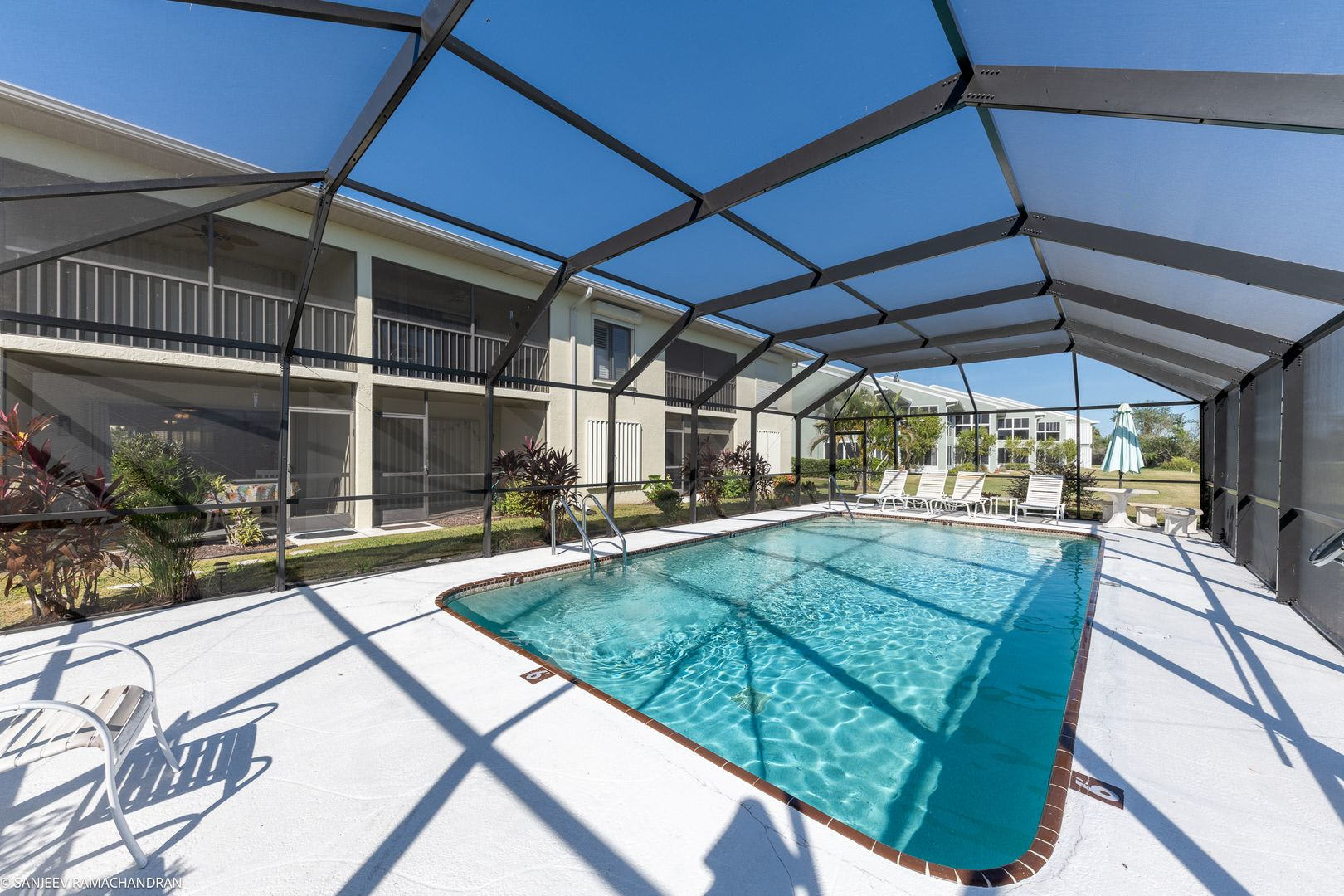 TURNKEY FURNISHED RENTAL ON GOLF COURSE. GROUND FLOOR UNIT – photo 2