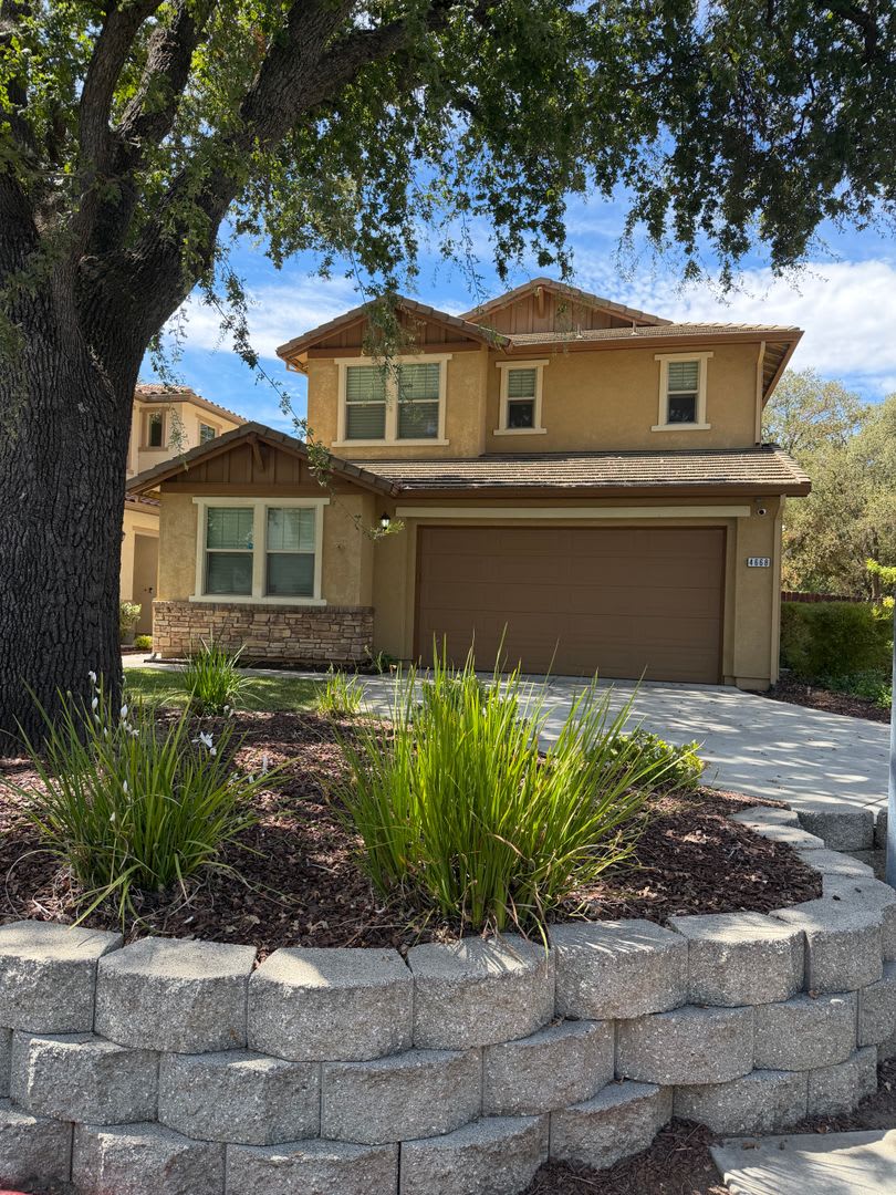 Spacious 4-Bedroom Home in The Oaks at Carmichael – photo 1