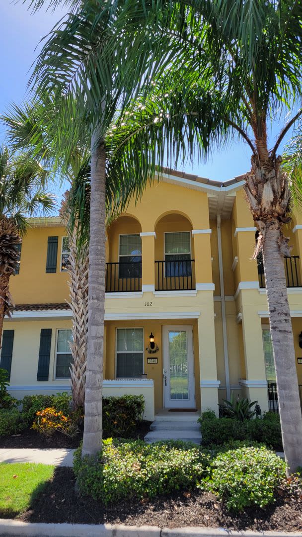 Seasonal Only 3 Bedroom 2 1 2 Bath Townhome Off University Parkway With Water View – photo 3