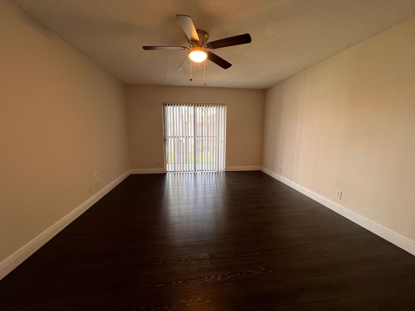 Pretty, Huge, Updated Townhome – photo 5