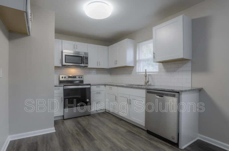 10325 Smalley Ave – photo 4