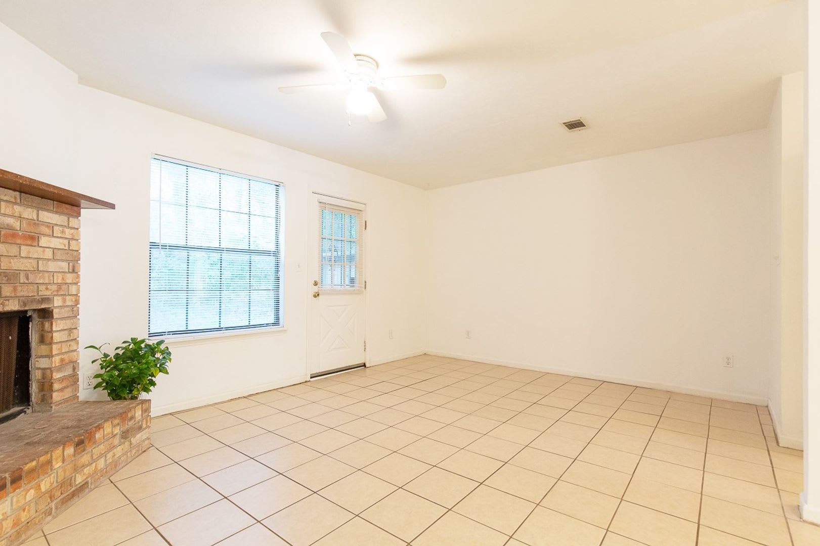 2/2.5 located off Ocala. – photo 4