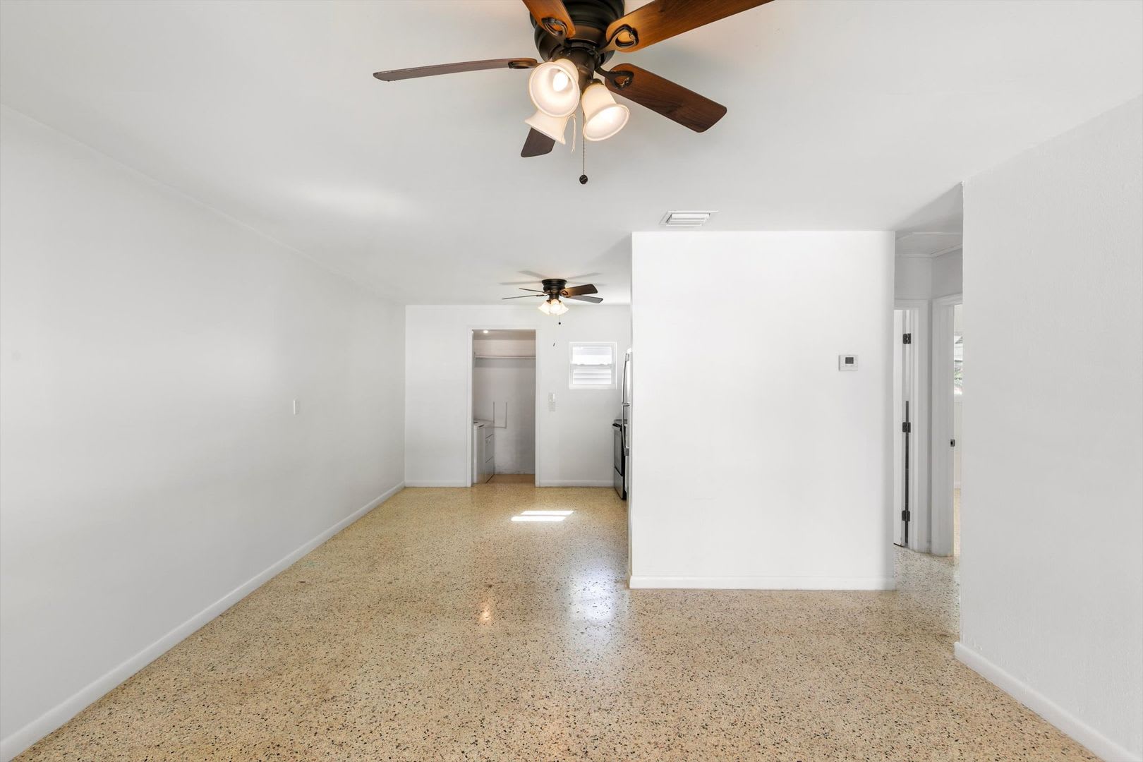 Charming 2BR/1BA with Fenced Yard & Outdoor Shower – Available Now – photo 5
