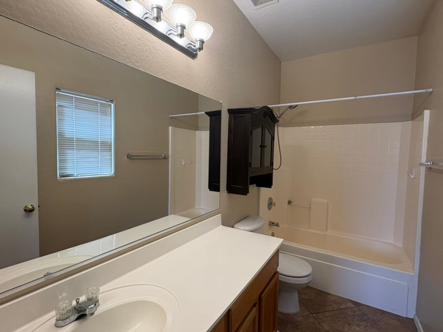 3-Bedroom Surprise Home near ball park – photo 5