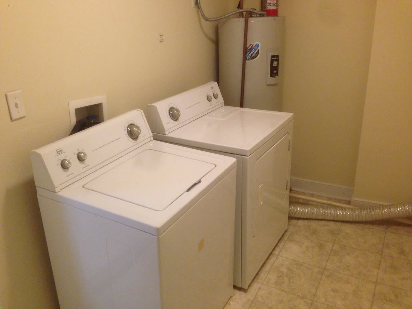 SPACIOUS 3BR/2BA CLOSE TO VCU PARKING DECK! 1242 PARKWOOD AVE. – photo 5