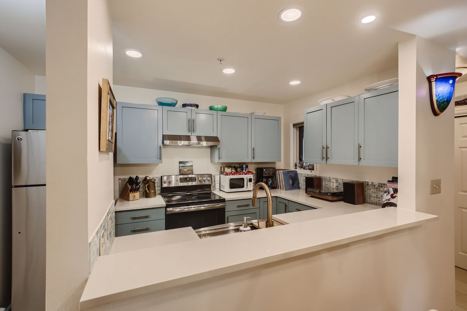 Ideal Downtown 1 Bdr Close To Shops Trails – photo 2