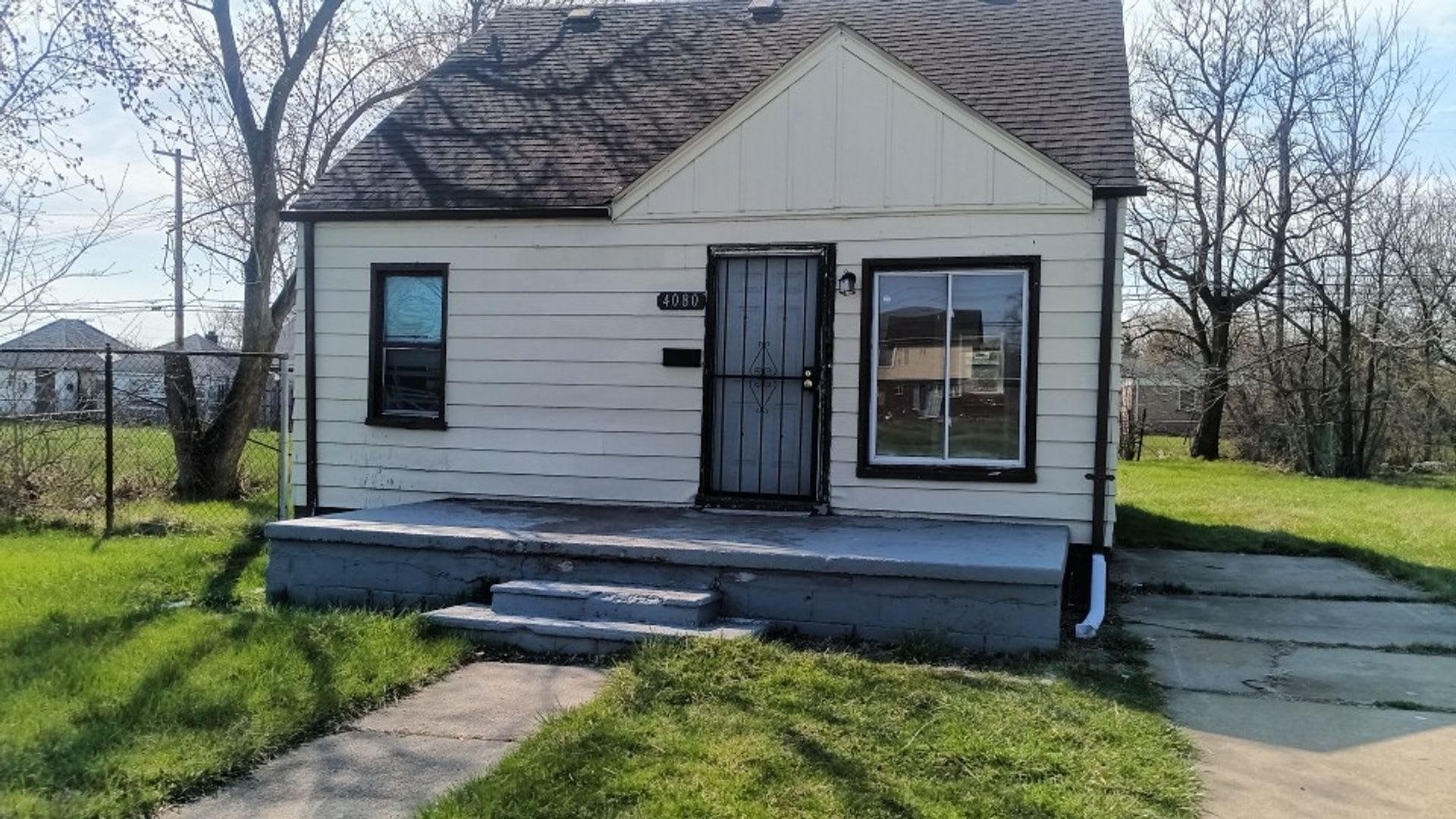 4 Bed 1Bath Bungalow Now Available 1000 Mo – photo 1