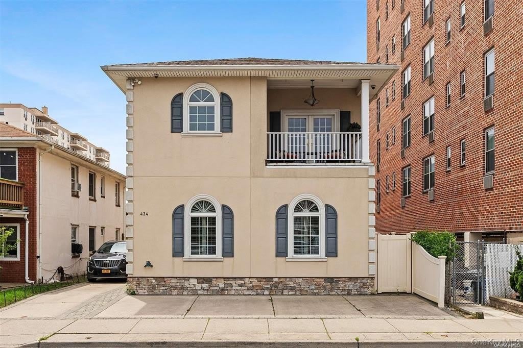 434 E Broadway – photo 1