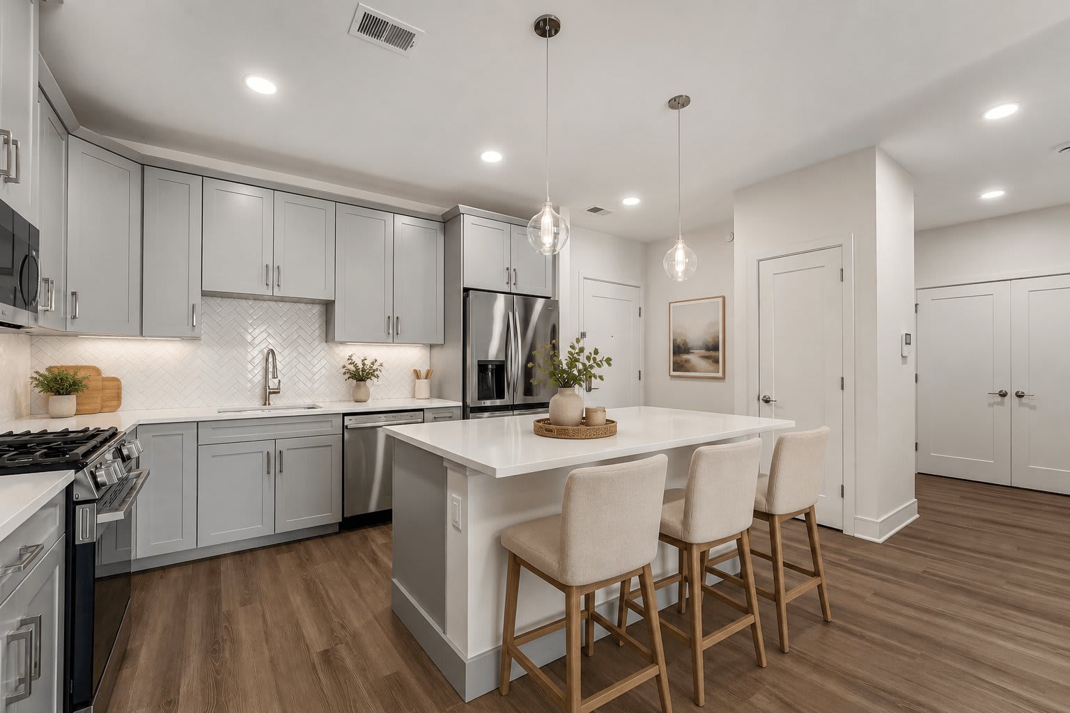 Madison Mall Apartments – photo 1