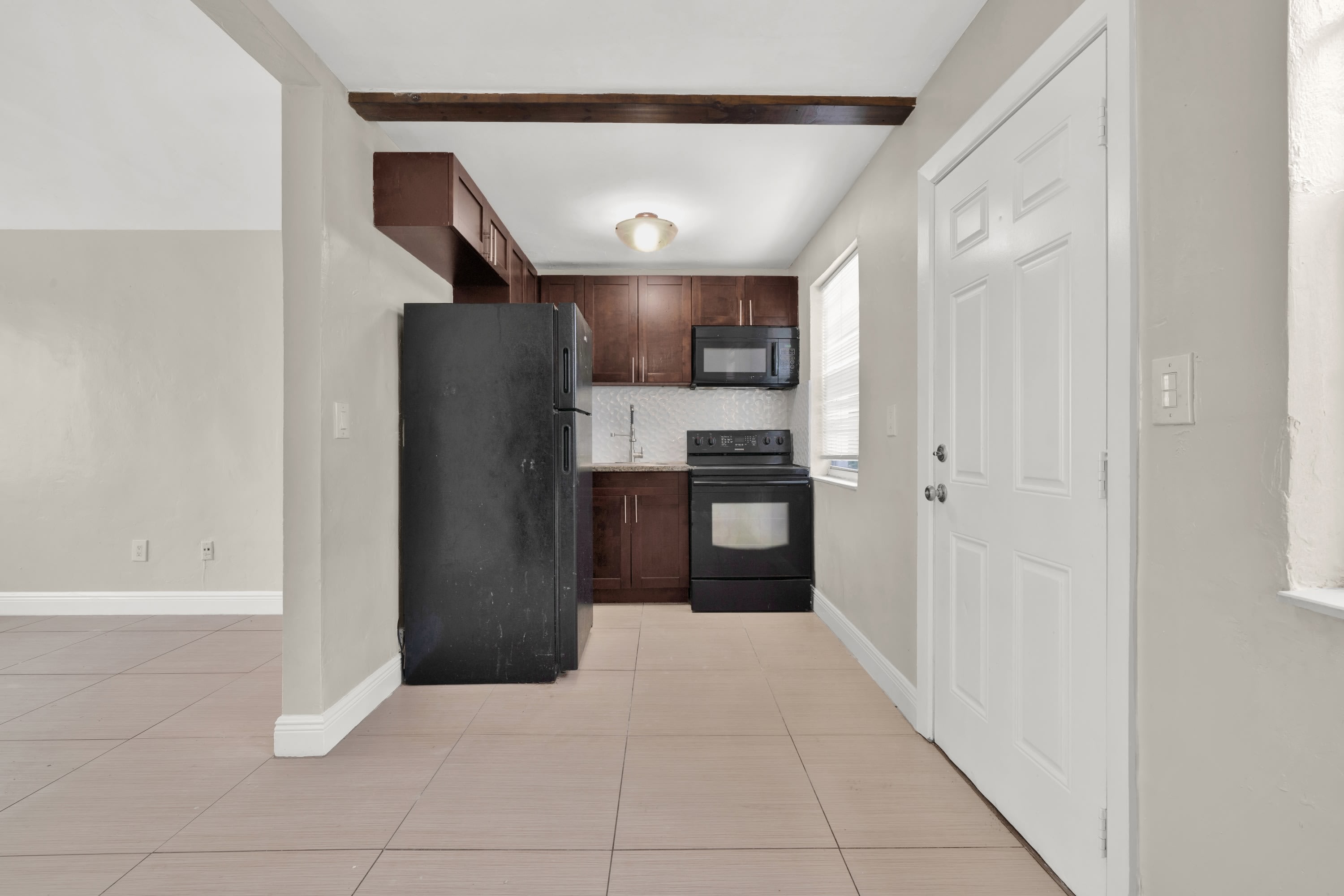 1306 Douglas Rd.Apt 01 – photo 4
