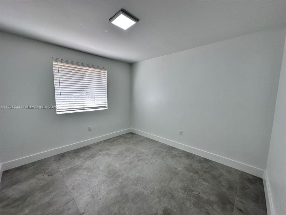 1211 NE 136th Ter – photo 5