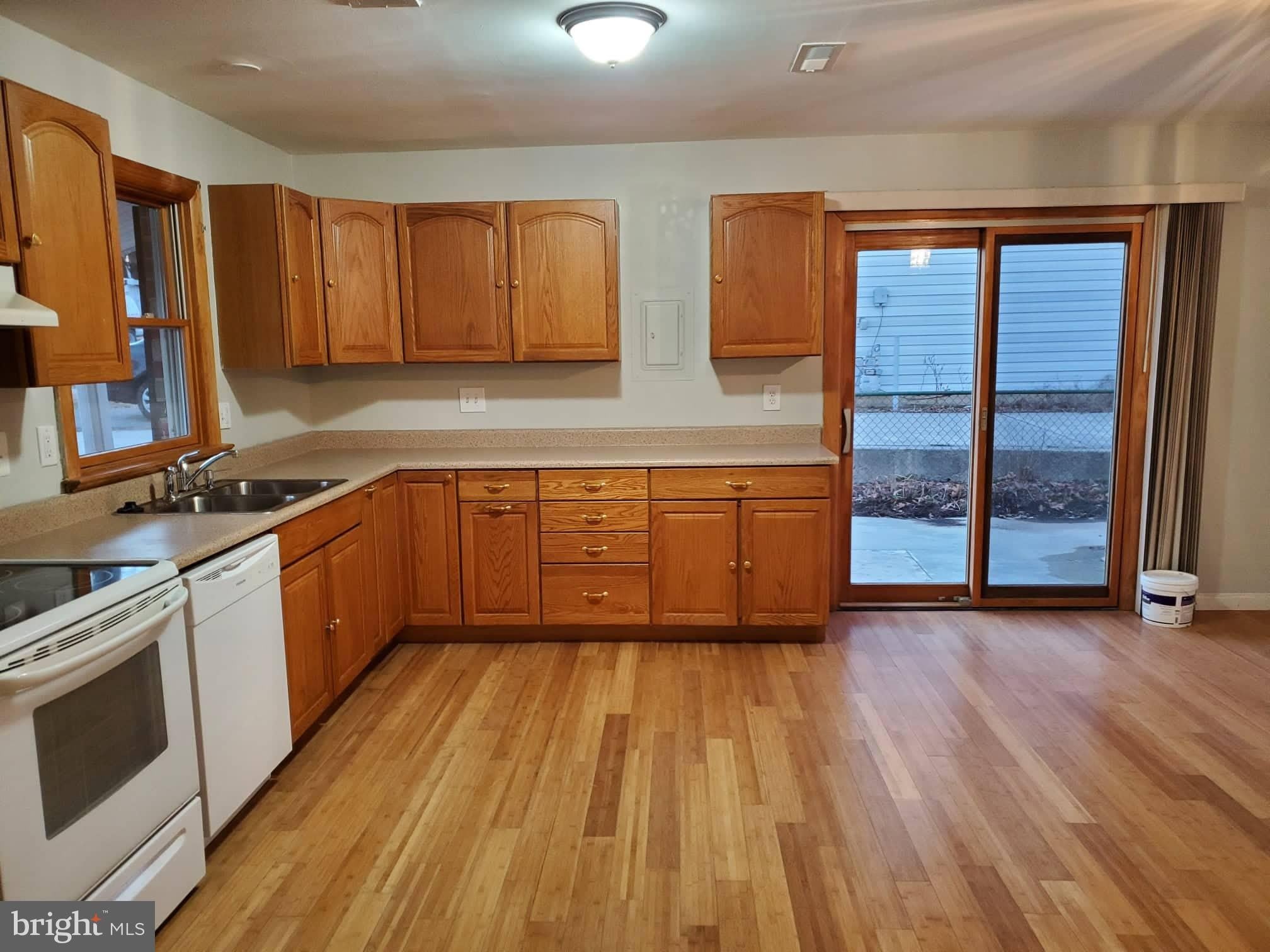 1321 GREYSWOOD Road – photo 5