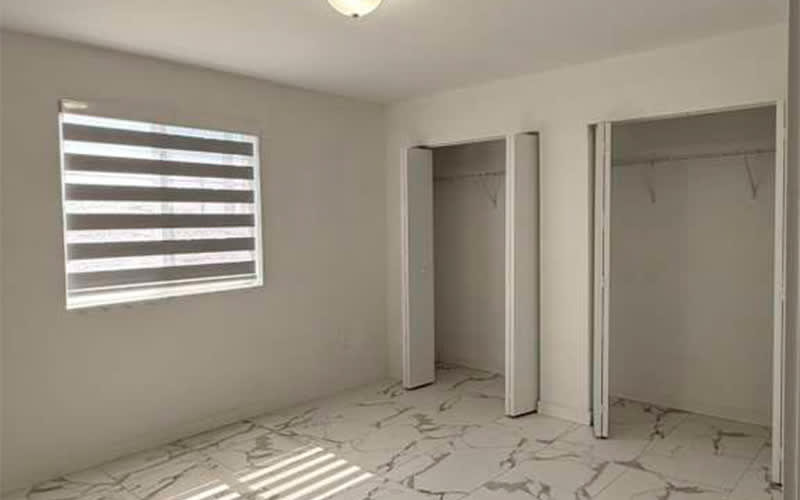 811 E 52nd St – photo 2