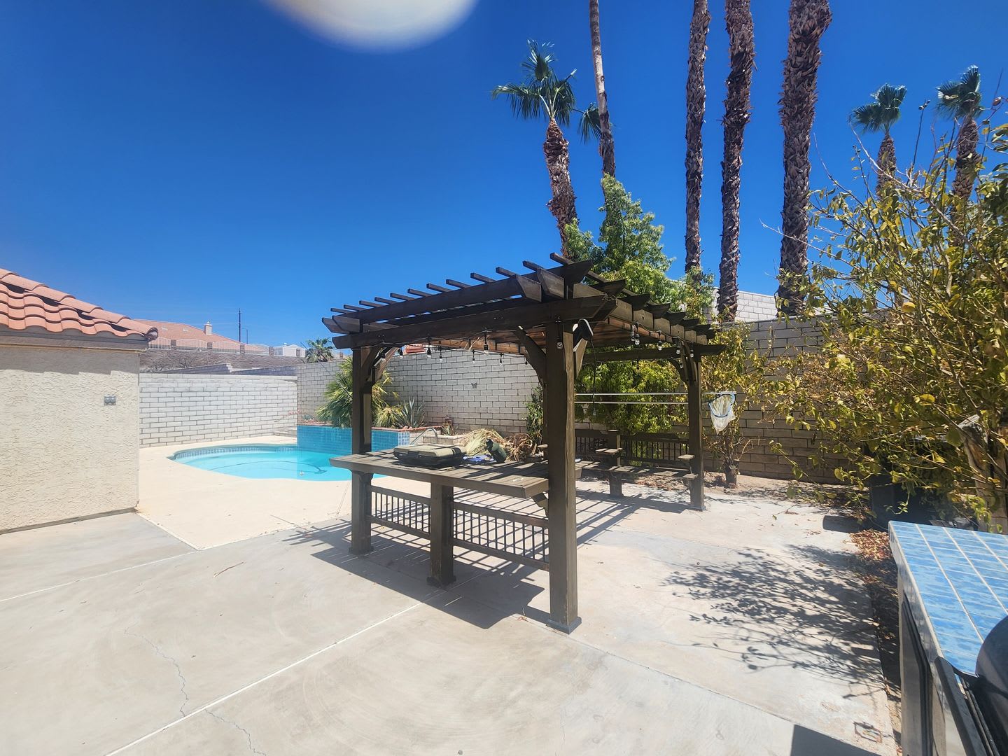 Laughlin Estates Custom Built Pool Home – photo 4