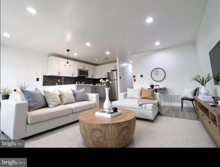 511 CORINTHIAN AVE – photo 2