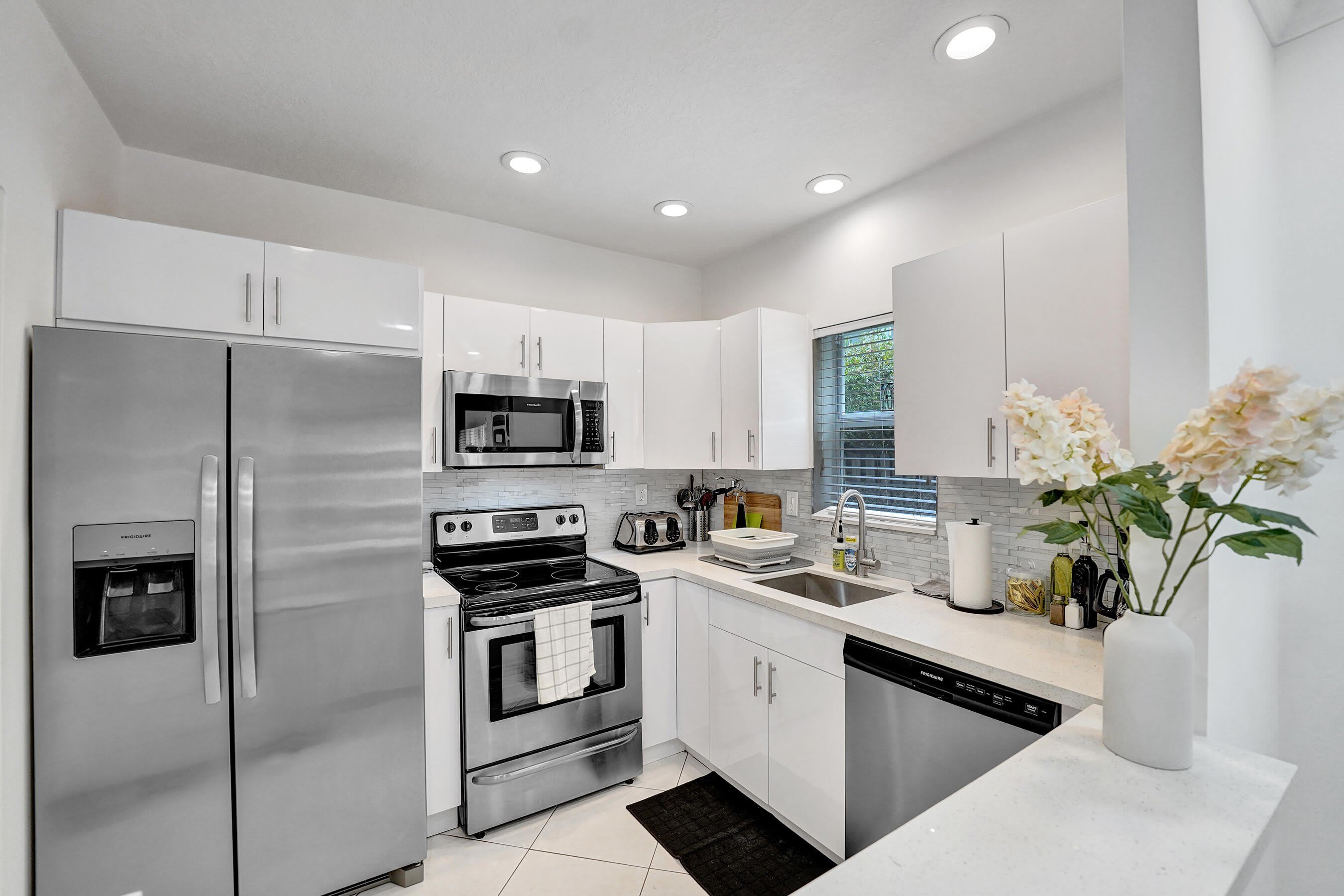 1450 N RIVERSIDE Drive – photo 3
