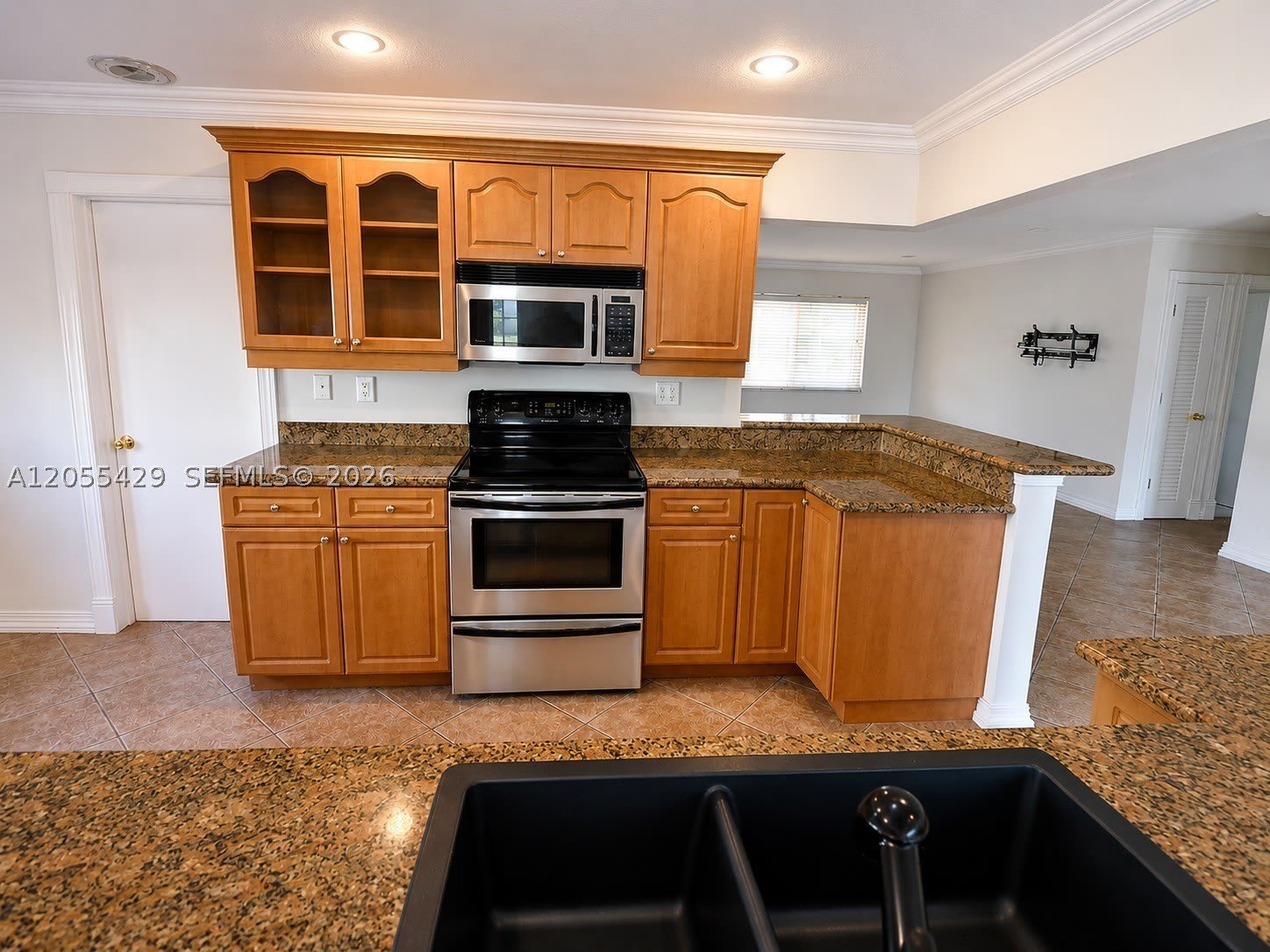1911 NW 37th St – photo 4