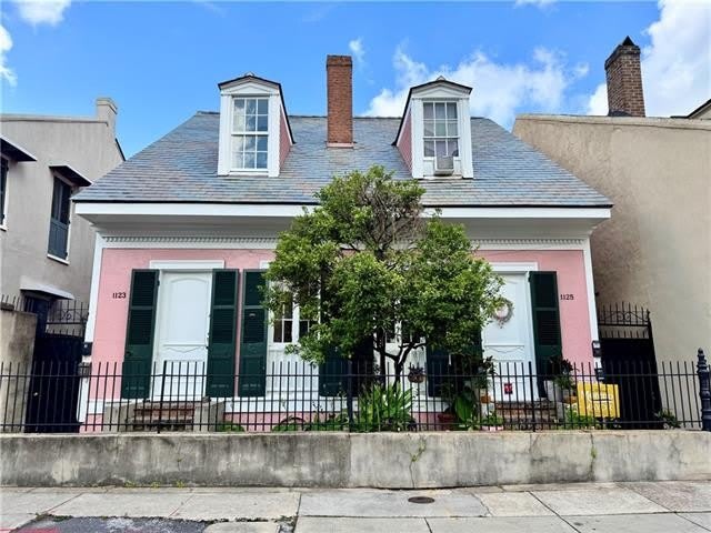 1123 BURGUNDY Street – photo 1