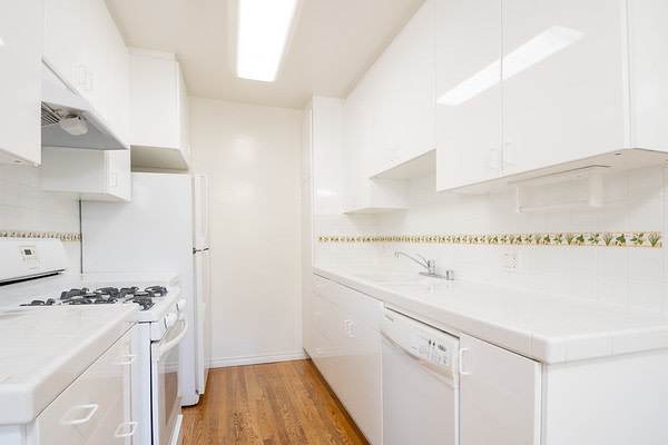 1717 Purdue Ave – photo 4