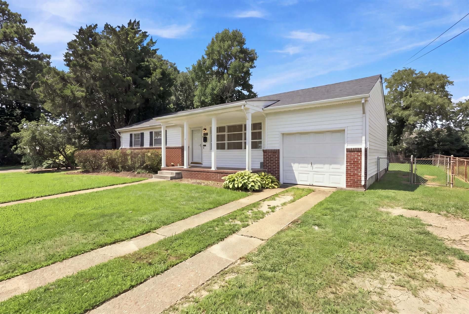 1858 Branchwood St. – photo 4