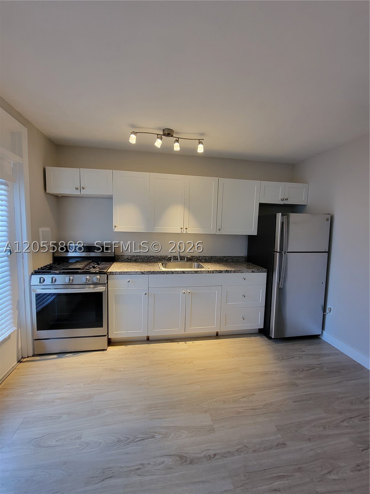 441 Collins Ave – photo 2