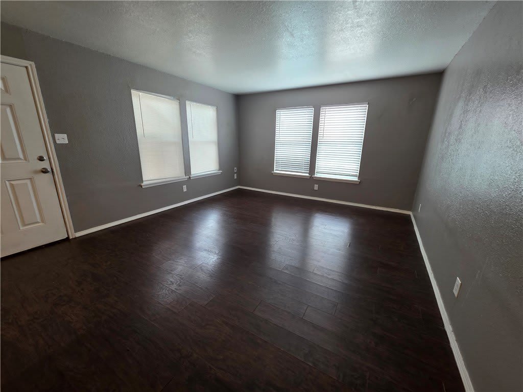 659 Redwood Avenue – photo 5