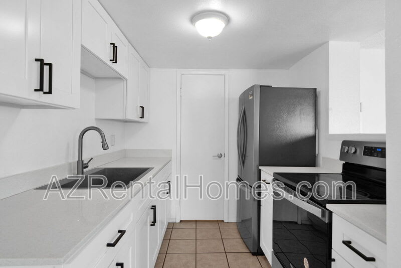 4715 E Jones Ave – photo 1