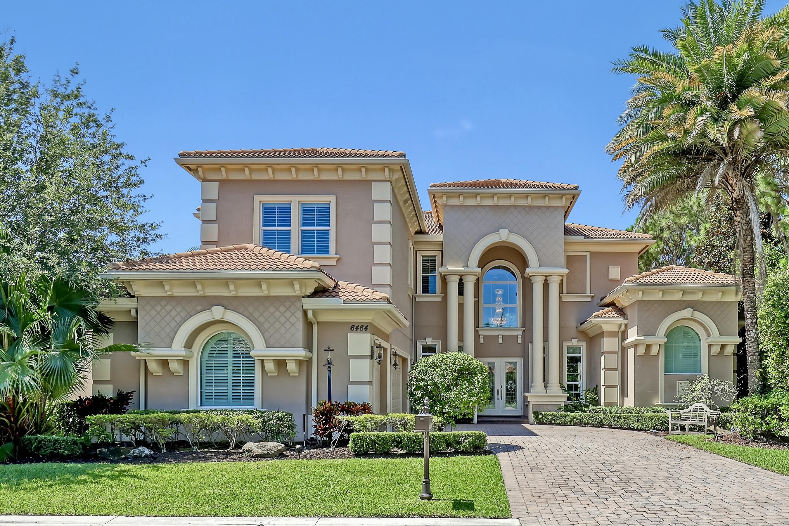 6464 Bellamalfi Street – photo 2