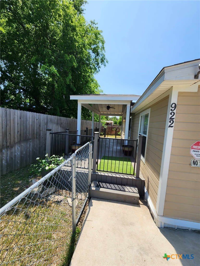 922 Ashwood Drive – photo 5